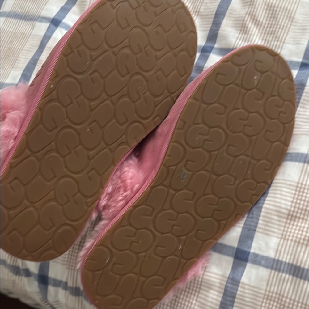 UGG Pink Fuzzy Slippers Cozy Indoor Footwear - Picture 5 of 5